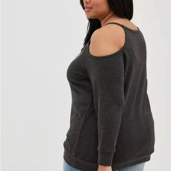Torrid Poison Cutout Cold Shoulder Graphic Sweatshirt Vinyl Icons 3X NWT - Picture 3 of 14